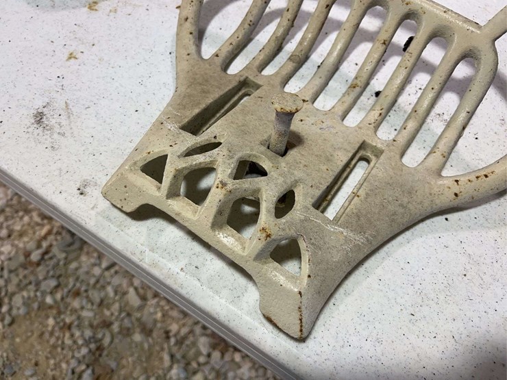 (3)-cast-iron-seats-image-8