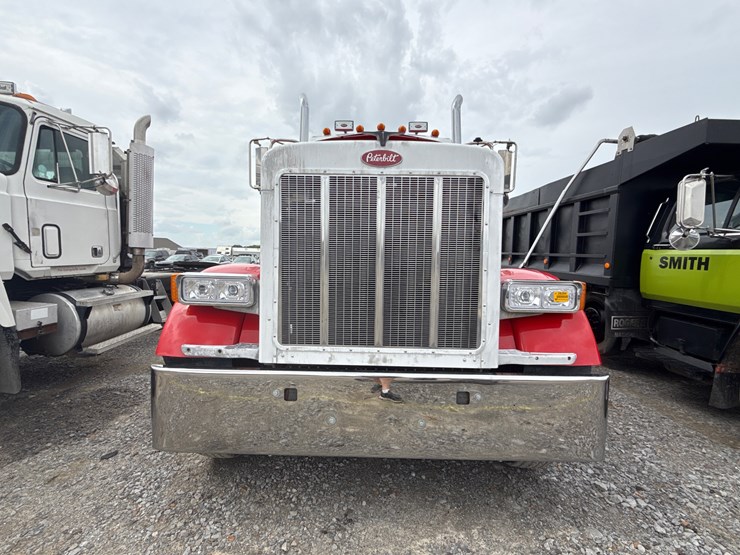 2014-peterbilt-389-image-24