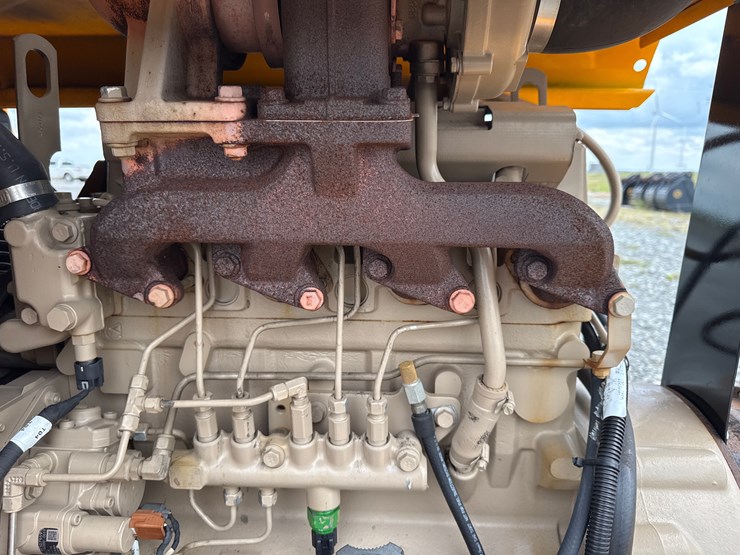 2015-john-deere-4045t-image-15