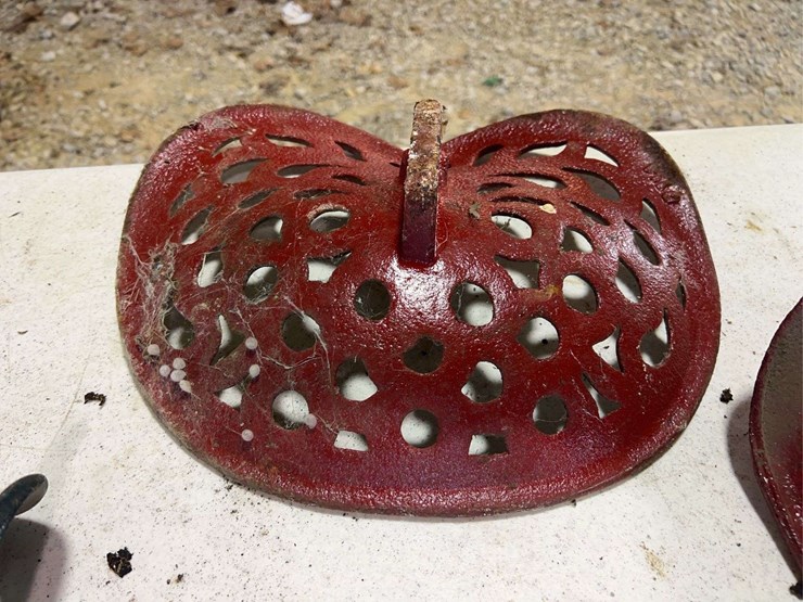 (3)-cast-iron-seats-image-11