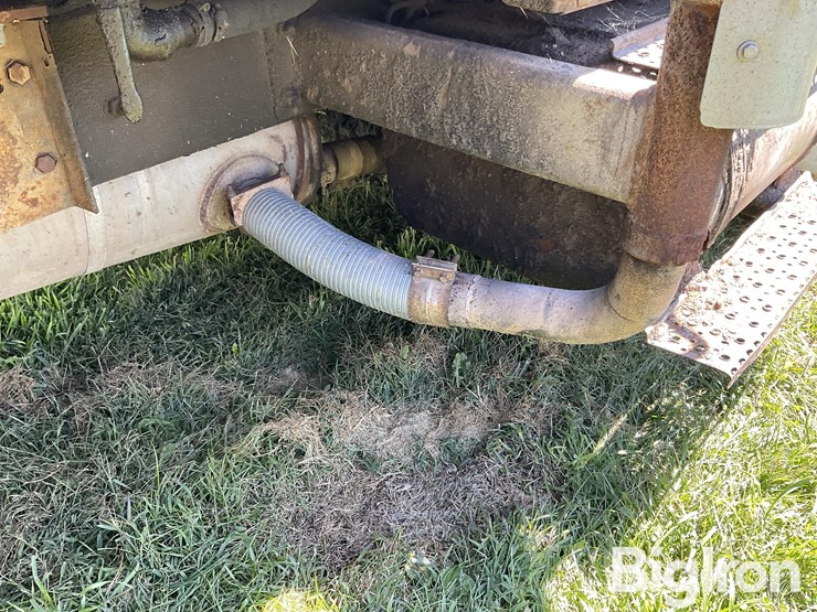 2004-international-durastar-4400-image-14