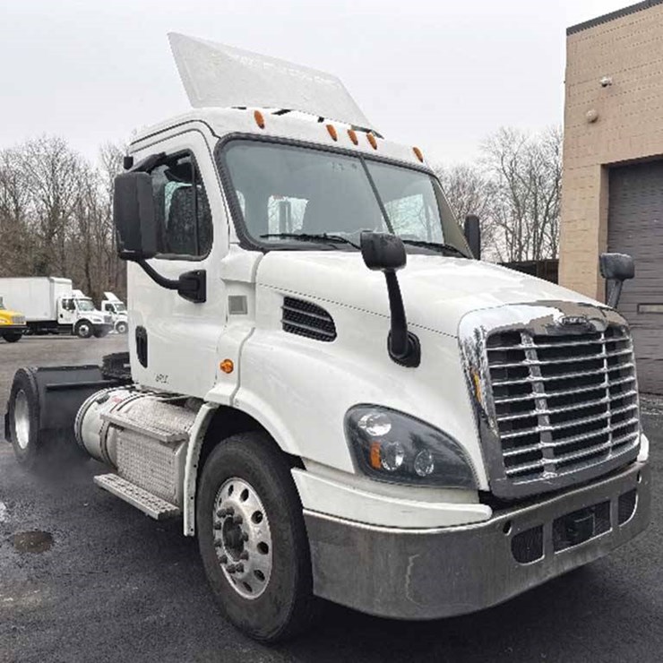 2019 FREIGHTLINER CASCADIA 113