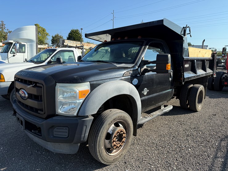 2010-ford-f550-image-1