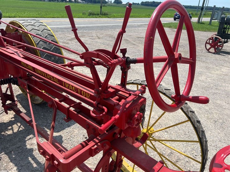 moline-universal-model-d-image-42