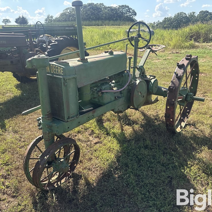 JOHN DEERE B