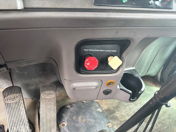 2014-peterbilt-389-image-44