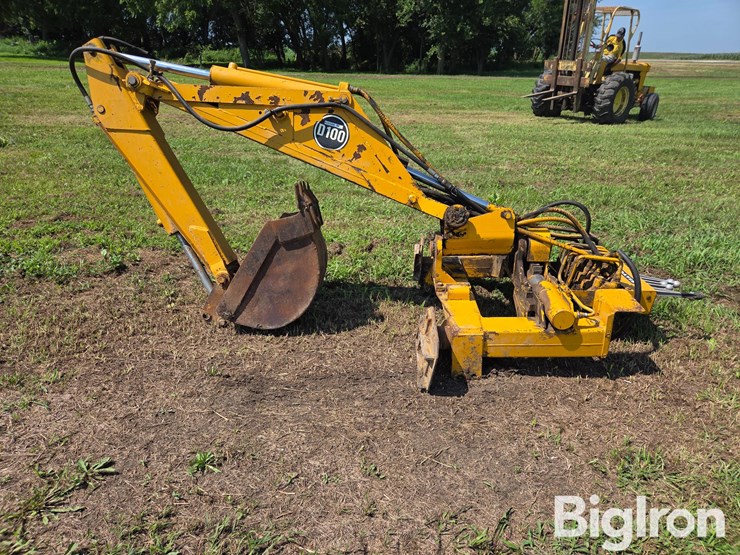 davis-d2100-backhoe-attachment-image-4