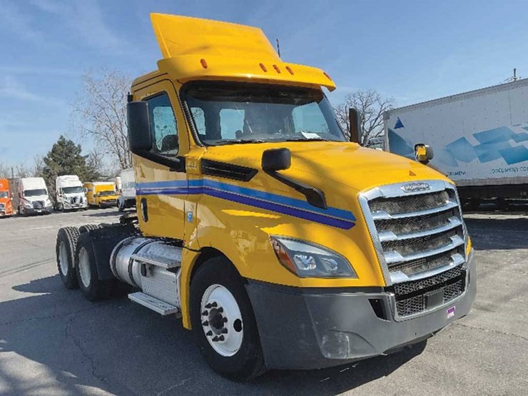 2019-freightliner-cascadia-126-image-1