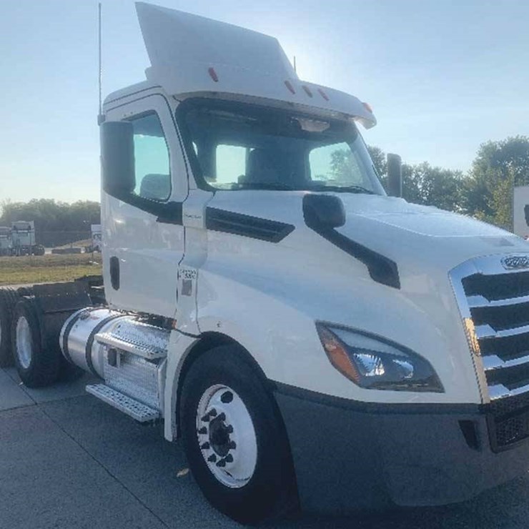 2018 FREIGHTLINER CASCADIA 126