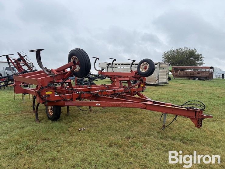 hesston-2340-image-3