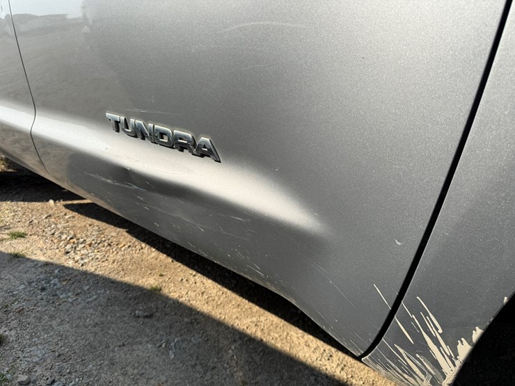 2011-toyota-tundra-image-19