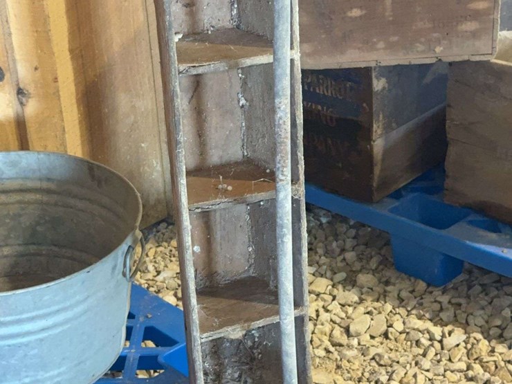 primitive-lot.-egg-crate,-old-wash-tub,-crock-jug,-&-more-image-4