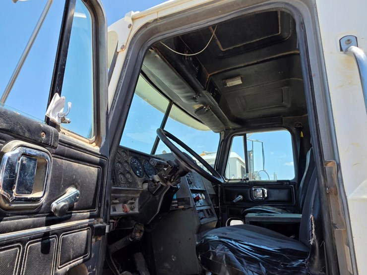 1993-mack-ch613-image-7