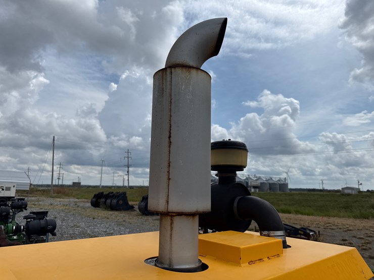 2015-john-deere-4045t-image-14