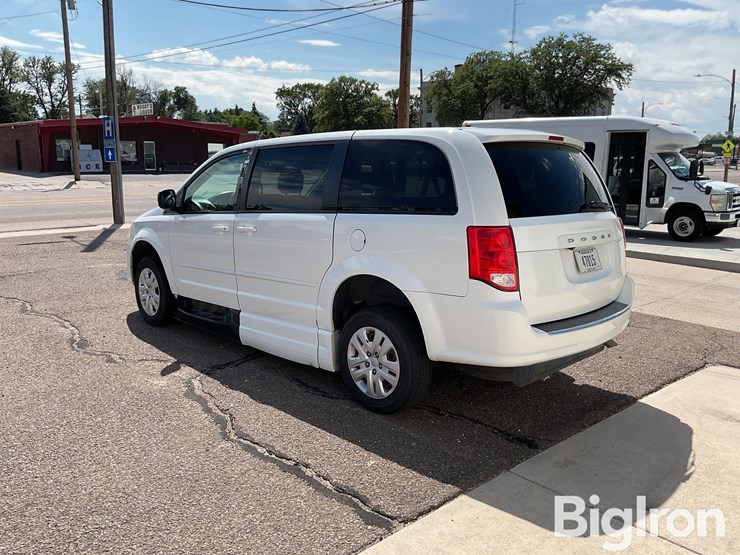 2017-dodge-grand-caravan-se-image-7