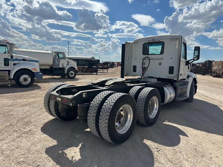 2019-peterbilt-579-image-6