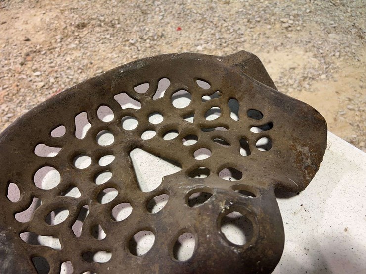 (3)-cast-iron-seats-image-14