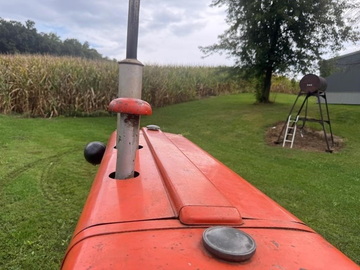 allis-chalmers-d14-tractor-image-16