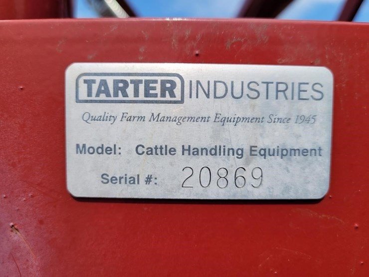 2019-tarter-cattle-handling-squeeze-chute-image-4