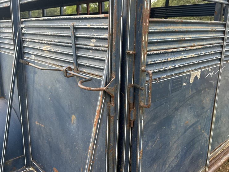20’-steel-t/a-livestock-trailer-image-12