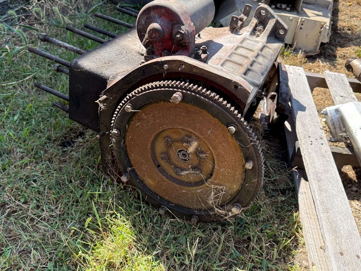 mix-of-tractor-engine-and-drivetrain-parts.-image-11