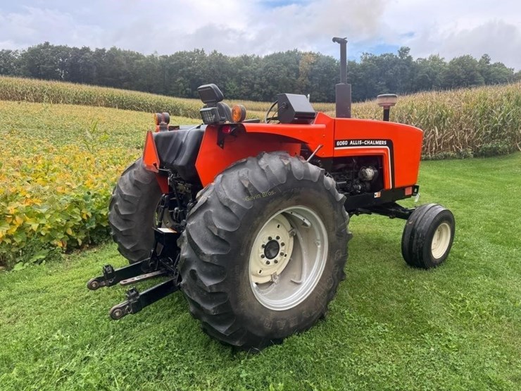 1983-allis-chalmers-6060-tractor-image-8