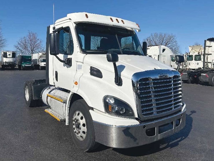 2017-freightliner-cascadia-113-image-1