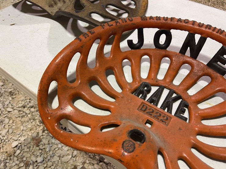 (3)-cast-iron-seats-image-8