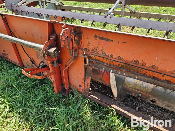 massey-ferguson-1859-image-17