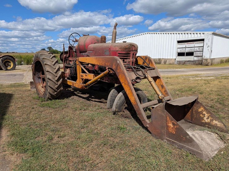 1956-mccormick-farmall-l.p.gas-400-image-1