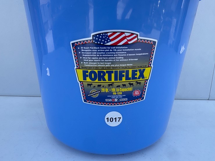 #1017-•-20qt-livestock-feeder-bucket-image-2