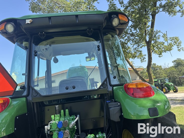 2024-john-deere-5100e-image-12
