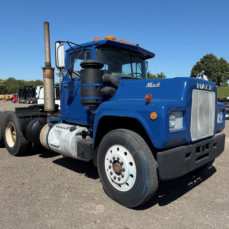 #82 • 1979 MACK TANDEM AXLE ROAD TRACTOR