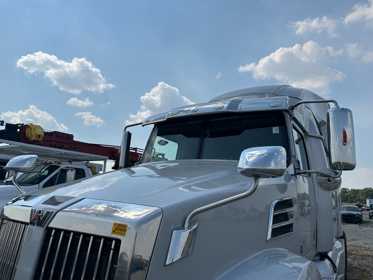 2018-western-star-5700-image-35