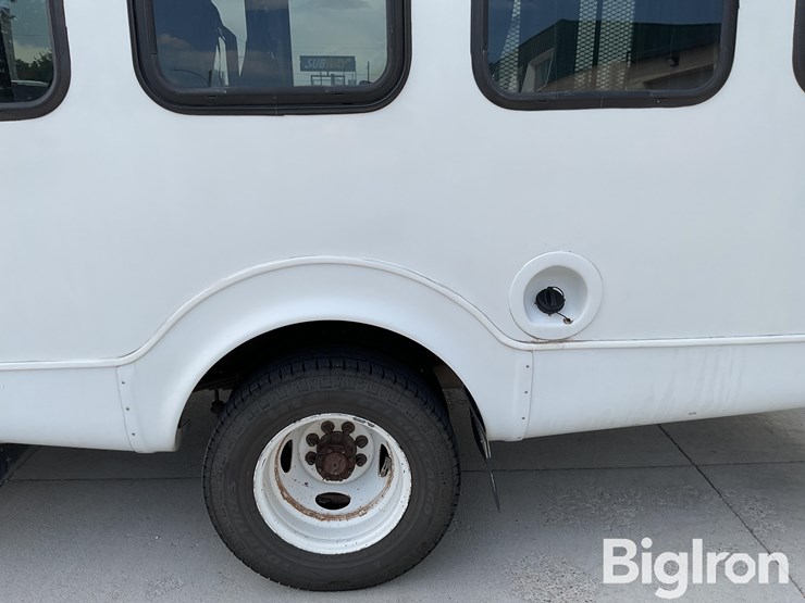 2010-ford-e450-image-19