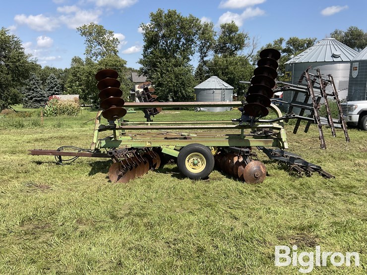 john-deere-230-image-8