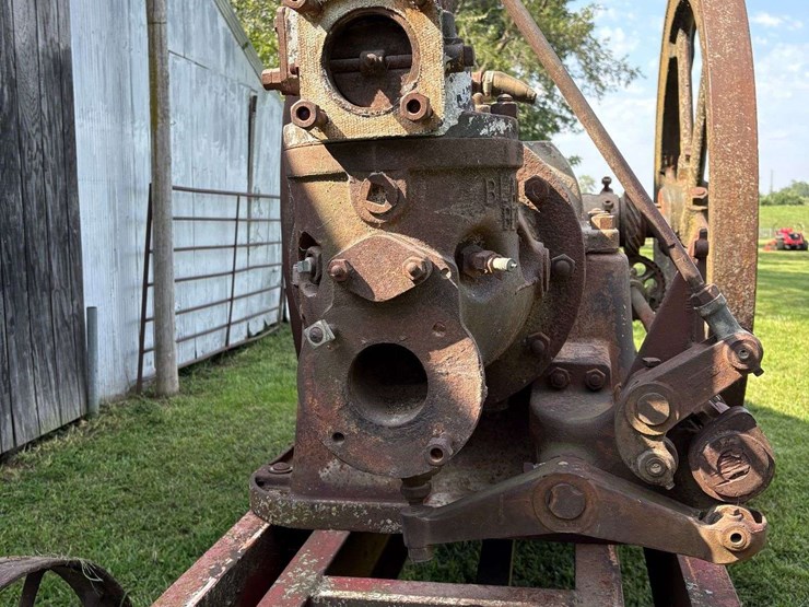 blackbear-25-hp-engine-on-cart-image-6