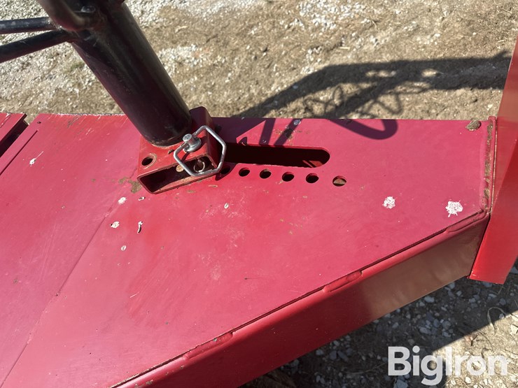 robbco-272-pull-type-bale-flaker-feeder-image-12