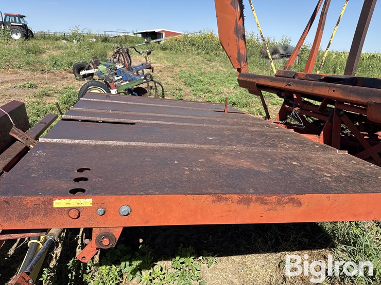 new-holland-1033-image-17