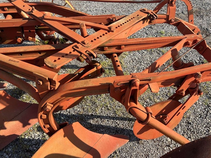 moline-5-bottom-plow-image-8
