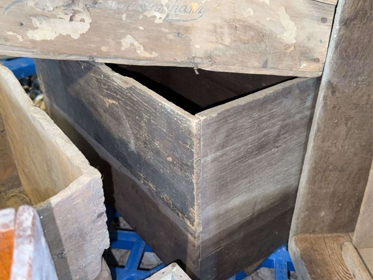 group-of-wood-boxes-image-7