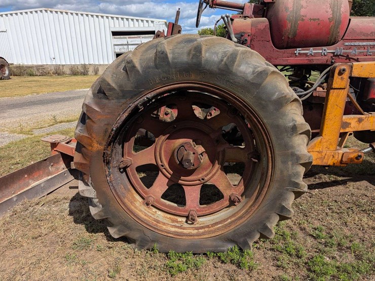 1956-mccormick-farmall-l.p.gas-400-image-6