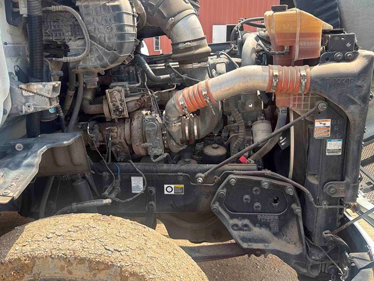 2016-peterbilt-579-image-4