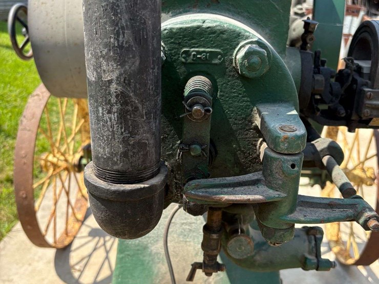 la-fonderie-de-plessisville-7hp-engine-on-cart-image-9