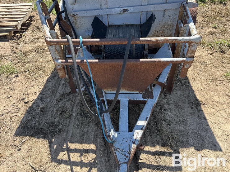 large's-wet-distillers-grain-feed-wagon-image-9