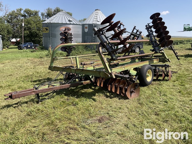 john-deere-230-image-1