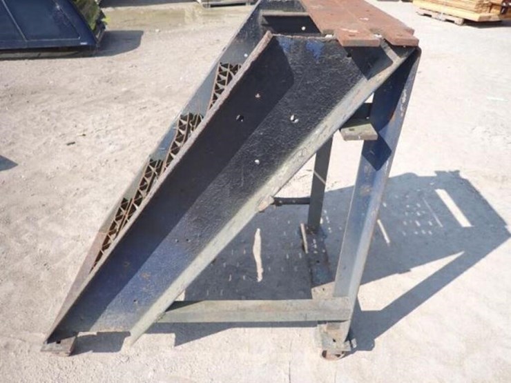 4-step-rolling-metal-stairs-image-16
