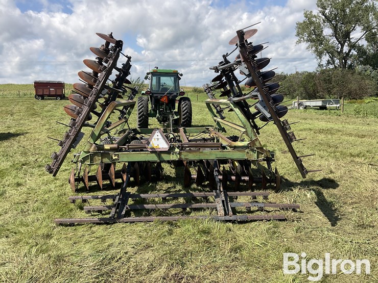john-deere-230-image-6