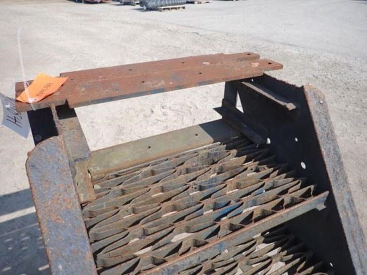 4-step-rolling-metal-stairs-image-8