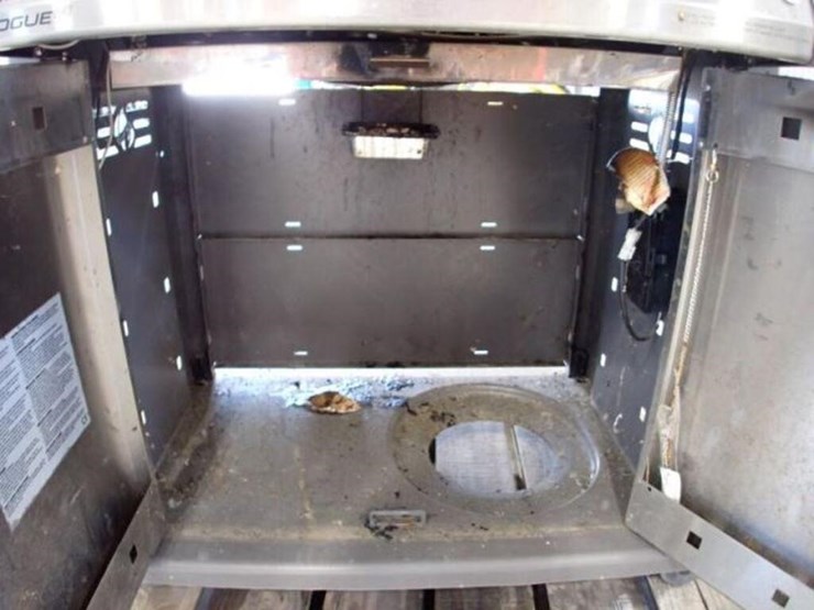 napoleon-rogue-se-4-burner-gas-bbq-image-10